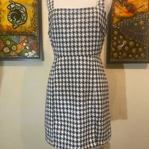 ❌️ SOLD ❌️ Classic Black and White Houndstooth Dress